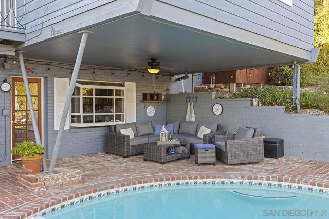 COvered patio, great for outdoor living!