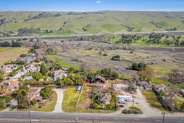 584585 Monterey Road, Morgan Hill CA: https://media.crmls.org/mediaz/83a9f0e5-03fb-48df-aff7-0e5f5ee109be.jpg