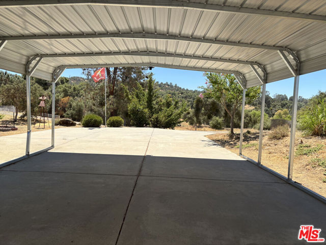 31229 Rolling Meadow Court, Coarsegold CA: https://media.crmls.org/mediaz/83aa0605-9982-4608-a5cf-398a691e17b9.jpg