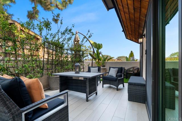 2191 Caminito Del Barco, Del Mar CA: https://media.crmls.org/mediaz/83aa5d12-0713-4a72-b5b2-ca5ff7f68bb8.jpg