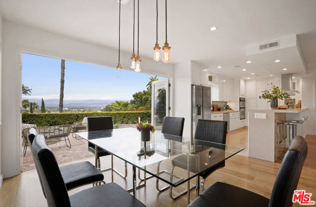 15224 Encanto Drive, Sherman Oaks CA: https://media.crmls.org/mediaz/83aaaab4-75e4-4ed5-9e78-a558a08b2bd5.jpg