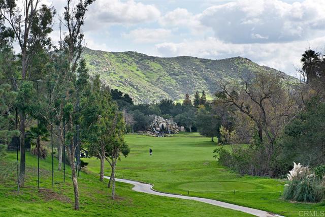 3385 Wild Oak Lane, Escondido CA: https://media.crmls.org/mediaz/83aafca2-176c-4ee0-9fff-e298d43cfb6e.jpg