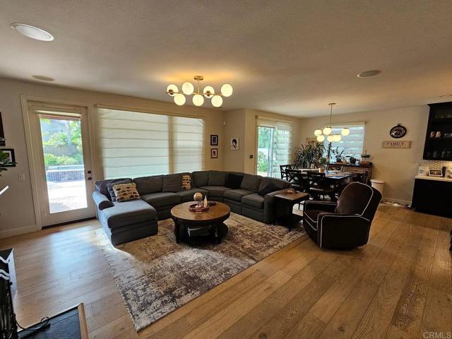 2856 Falling Waters Court, Chula Vista CA: https://media.crmls.org/mediaz/83ab107f-b954-4744-8fa6-6174d2152f20.jpg