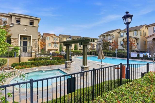 745 Mente Linda Loop, Milpitas CA: https://media.crmls.org/mediaz/83ab38fa-bba1-461d-b853-b8402801804e.jpg