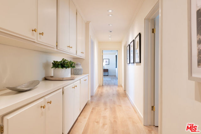 16331 Tudor Drive, Encino CA: https://media.crmls.org/mediaz/83abdb67-ba10-4d42-ad45-560c5c90b8f2.jpg