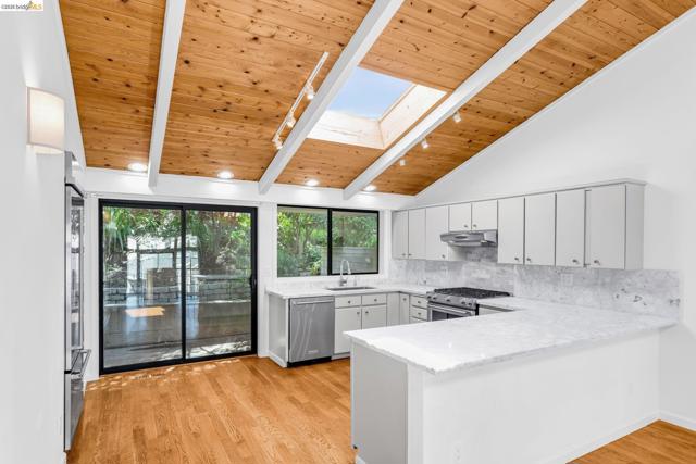 1881 Grand View Drive, Oakland CA: https://media.crmls.org/mediaz/83ac8b10-3df9-412d-bddf-4086b067c806.jpg