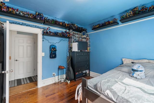 1706 Fairview St, Berkeley CA: https://media.crmls.org/mediaz/83ac8c7e-5c68-499f-8d42-9b8d6abdc5fa.jpg