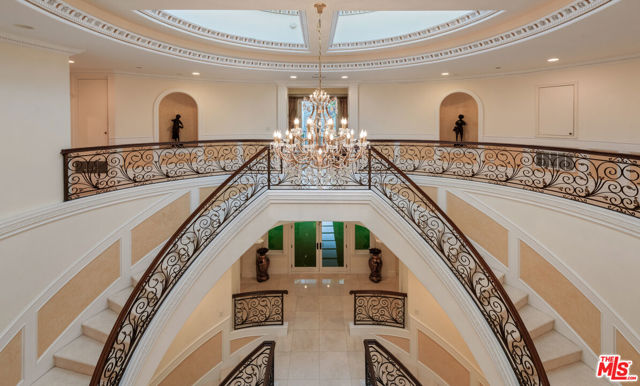 1455 Robmar Drive, Beverly Hills CA: https://media.crmls.org/mediaz/83accda4-8e36-4027-b487-0f1ad8be30bf.jpg