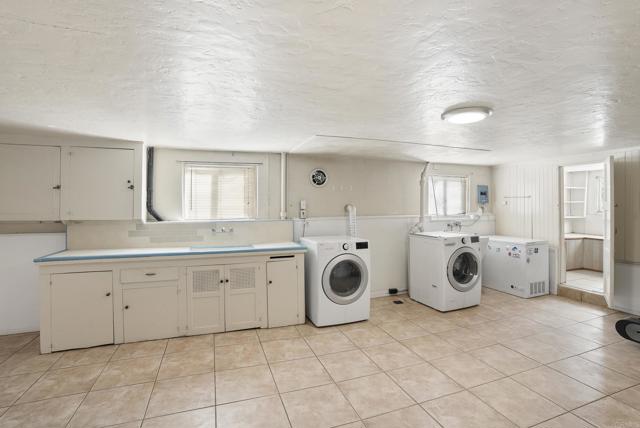 Detail Gallery Image 24 of 47 For 3040 Byron St, San Diego,  CA 92106 - 6 Beds | 2 Baths