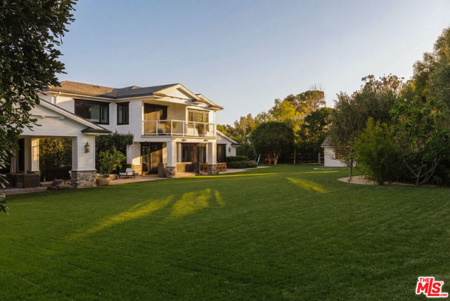 24155 Hidden Ridge Road, Hidden Hills CA: https://media.crmls.org/mediaz/83af092f-419e-4096-adda-b3f4422f757a.jpg