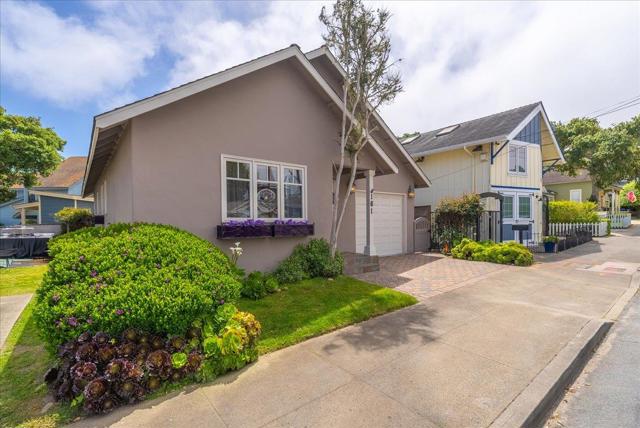 161 Pacific Avenue, Pacific Grove CA: https://media.crmls.org/mediaz/83af3226-85da-4aa7-9a8c-c495a749a718.jpg