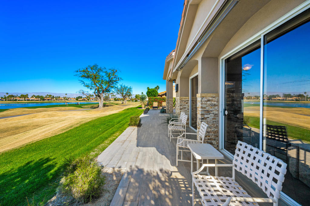 https://media.crmls.org/mediaz/83af7558-17b5-4da3-9419-8d6ffddc9831.jpg?preset=X-Large