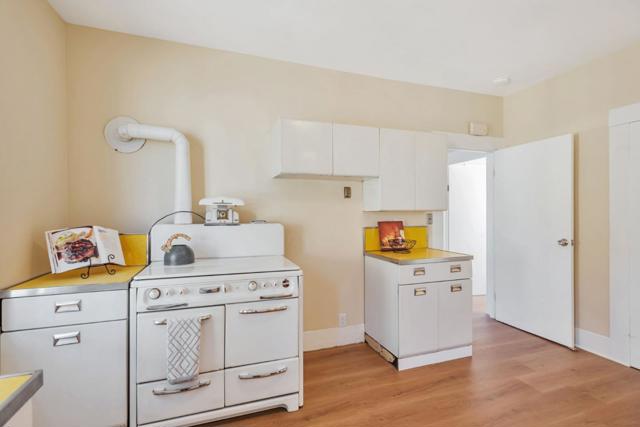 315 California Avenue, South San Francisco CA: https://media.crmls.org/mediaz/83afb896-3301-4b07-bd95-0685eb881bb1.jpg
