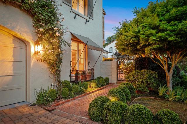706 Edgewood Road, San Mateo CA: https://media.crmls.org/mediaz/83b07fec-1960-4b39-9c1b-f001b8a4b704.jpg