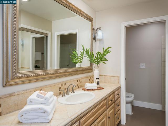 21 Deer Oaks Ct, Pleasanton CA: https://media.crmls.org/mediaz/83b0c169-b6b5-4bac-8304-6af7bab43f50.jpg