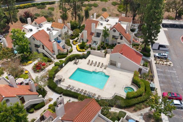 17925 Caminito Pinero, San Diego CA: https://media.crmls.org/mediaz/83b1363b-8859-45f7-9b76-b17c13abafb9.jpg