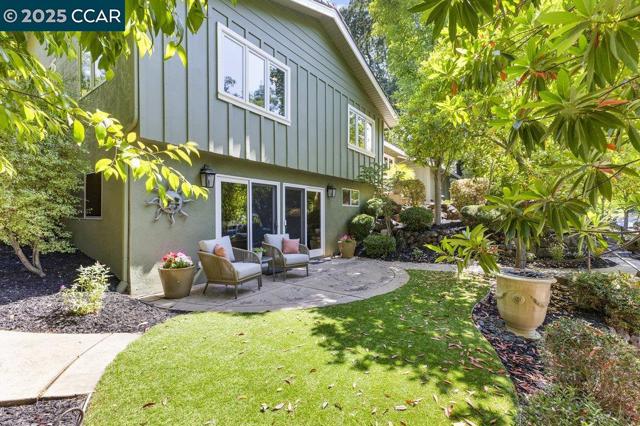 5 Kayser Ct, Walnut Creek CA: https://media.crmls.org/mediaz/83b17c3e-1cf9-42bc-b7d6-5d7ac2b1e1ed.jpg