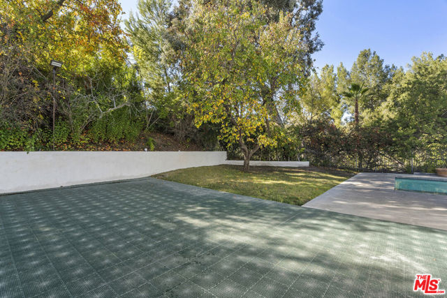 3217 Hutton Drive, Beverly Hills CA: https://media.crmls.org/mediaz/83b1d29f-bc08-4f4c-9984-b12f9383d6c5.jpg