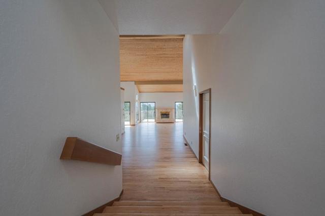 3587 Eastfield Court, Carmel CA: https://media.crmls.org/mediaz/83b247d4-f86a-4f55-87ee-f55b5982622b.jpg