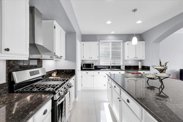 Image 13 of 48 For 84186 Canzone Drive