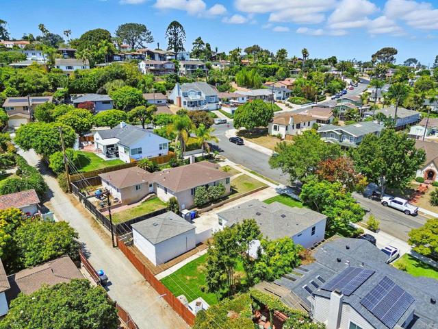 3777 Poe Street, San Diego CA: https://media.crmls.org/mediaz/83b29b16-ed12-4306-9539-f12bb2770c7d.jpg