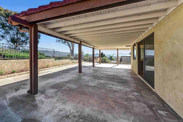 1412 Timber Gln, Escondido CA: https://media.crmls.org/mediaz/83b2a6bb-8ae9-4068-ab2b-e183ebce42c0.jpg