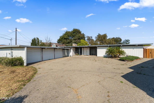 796 S Saticoy Avenue, Ventura CA: https://media.crmls.org/mediaz/83b2d266-4fab-4bde-9303-05e64131d8ba.jpg
