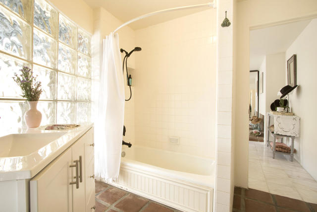 52404 Avenida Rubio, La Quinta CA: https://media.crmls.org/mediaz/83b48233-b624-4e31-b9a9-160b851dcad3.jpg
