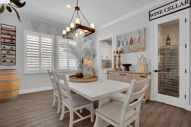 542 Harbor Cove Cir, Discovery Bay CA: https://media.crmls.org/mediaz/83b56669-93bd-407b-8691-58ba7f83462c.jpg