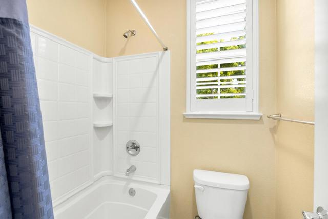 9881 Rancho Hills Drive, Gilroy CA: https://media.crmls.org/mediaz/83b59c3f-546a-4dae-9269-20e778524290.jpg