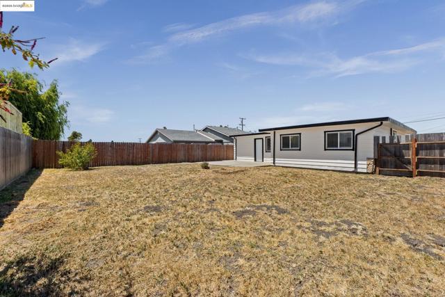 716 Williams Dr, Richmond CA: https://media.crmls.org/mediaz/83b611b8-d91c-4779-b6e6-399215782c45.jpg