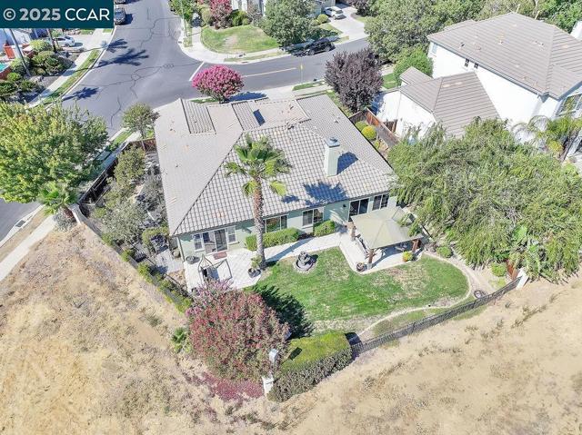 2560 Risebridge Ct, Brentwood CA: https://media.crmls.org/mediaz/83b623ae-bbb7-4285-9f35-f644081743c7.jpg