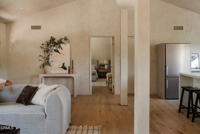 2225 Cazador Drive, Los Angeles CA: https://media.crmls.org/mediaz/83b6368a-4d92-4778-8195-1e37c1df367a.jpg