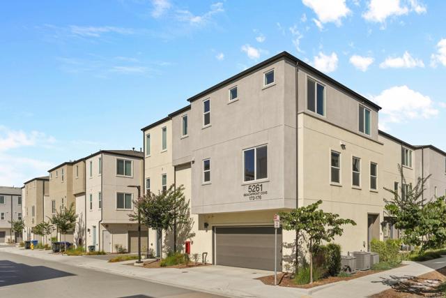 Detail Gallery Image 3 of 57 For 5261 Beachfront Cove St #174,  San Diego,  CA 92154 - 4 Beds | 3/1 Baths