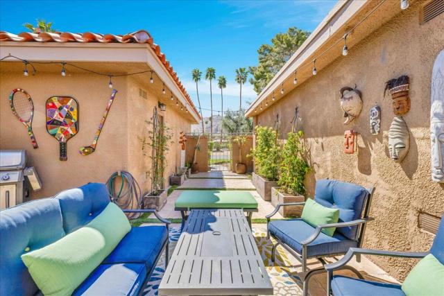 43 Sunrise Drive, Rancho Mirage CA: https://media.crmls.org/mediaz/83b706b8-6892-4014-a499-ca23be6d0ca1.jpg