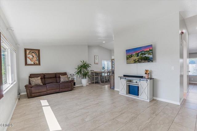 Detail Gallery Image 4 of 24 For 925 S L St, Oxnard,  CA 93030 - 3 Beds | 2 Baths