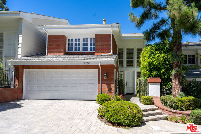 12555 The Vista, Los Angeles CA: https://media.crmls.org/mediaz/83b74e13-c523-4faa-86a7-7bca7b6cd58d.jpg