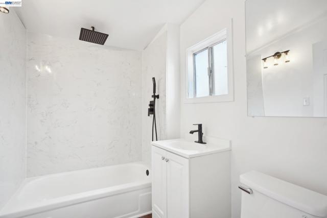 1130 61St Ave, Oakland CA: https://media.crmls.org/mediaz/83b75c27-350b-4299-a5c2-7dfac9f13713.jpg