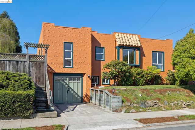 1136 Marin Ave, Albany CA: https://media.crmls.org/mediaz/83b7c78a-e99d-467a-83e9-1d94ce61bd9e.jpg