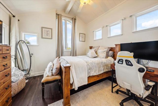 17666 Winding Creek Road, Salinas CA: https://media.crmls.org/mediaz/83b7dbe0-3fcf-41f2-b228-d44393482695.jpg
