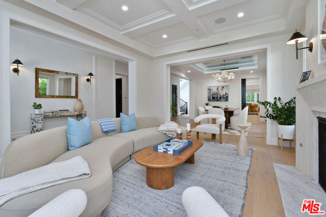 416 21st Place, Santa Monica CA: https://media.crmls.org/mediaz/83b81c12-0641-4c55-af91-3297dab3e09c.jpg