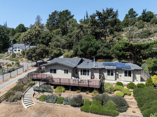 6932 Freedom Boulevard, Aptos CA: https://media.crmls.org/mediaz/83b82bc2-862f-4af3-928a-ae318de9b46a.jpg