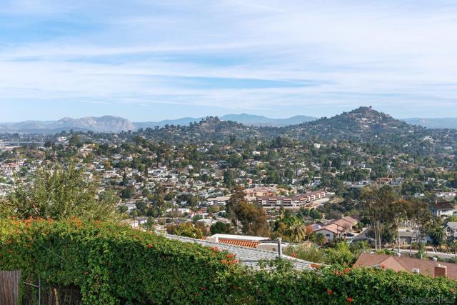 4258 Summit Drive, La Mesa CA: https://media.crmls.org/mediaz/83b86035-d7f6-4297-b0c0-5183d59dc3c0.jpg