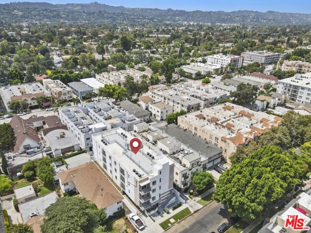 11042 La Maida Street, North Hollywood CA: https://media.crmls.org/mediaz/83b96f8f-7223-4494-b0a6-3b2e37080df0.jpg
