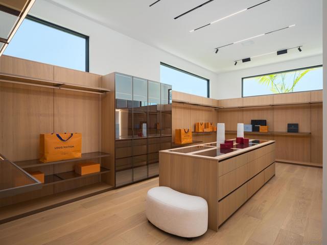 6283 La Jolla Scenic Drive S, San Diego CA: https://media.crmls.org/mediaz/83b97f04-bb24-4194-bb1e-cc886cf1adbd.jpg