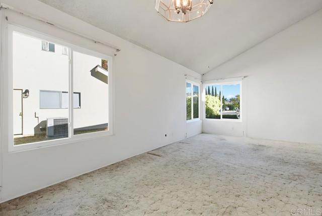 Detail Gallery Image 6 of 33 For 1237 Armstrong Cir, Escondido,  CA 92027 - 4 Beds | 2/1 Baths