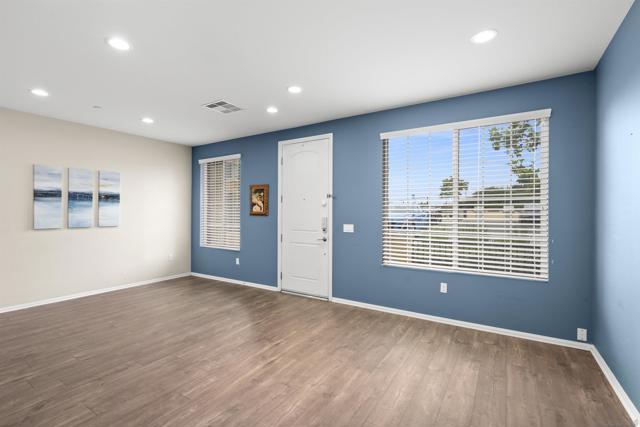 1800 Saltaire Place, San Diego CA: https://media.crmls.org/mediaz/83b9fdb1-ce63-4e93-960c-3339cd0aef0d.jpg