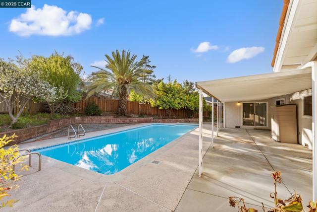 3710 Northridge Dr, Concord CA: https://media.crmls.org/mediaz/83ba76ee-7570-4334-b49f-b12814b01505.jpg