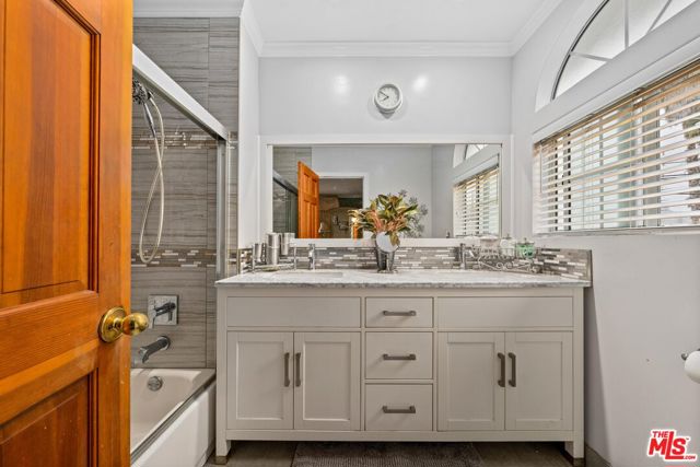 1747 N Avenue 46, Los Angeles CA: https://media.crmls.org/mediaz/83bafd34-9849-4215-b5b0-4bd4405a05b4.jpg