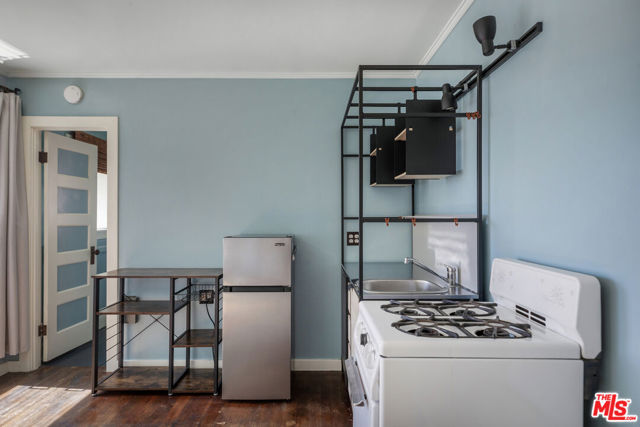 3526 Griffin Avenue, Los Angeles CA: https://media.crmls.org/mediaz/83bb5945-d346-423e-ba40-50a82fdd70d1.jpg